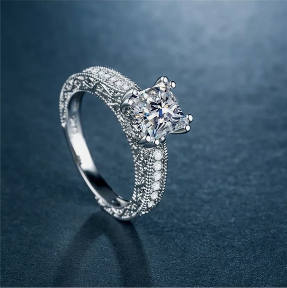 New Elegant 925 Silver Princess Cut Ring - Picture 2 of 10